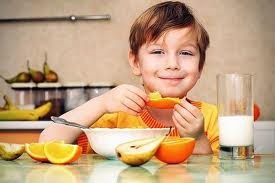 Cómo conseguir que los niños coman fruta y verduras
